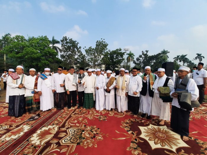 GURU, STAF SERTA KEPALA MADRASAH MTsN 6 KOTA JAMBI IKUTI SHOLAT ISTISQOH YANG DISELENGGARAKAN PEMERINTAH PROVINSI JAMBI GURU, STAF SERTA KEPALA MADRASAH MTsN 6 KOTA JAMBI IKUTI SHOLAT ISTISQOH YANG DISELENGGARAKAN PEMERINTAH PROVINSI JAMBI