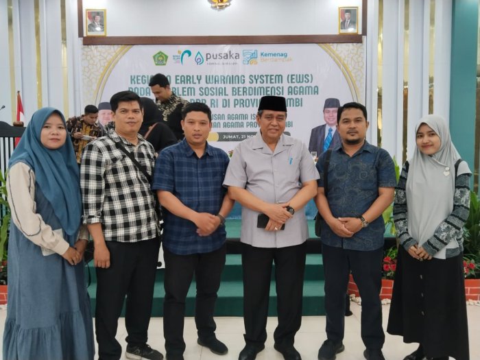 GURU DAN STAF MTsN 6 KOTA JAMBI IKUTI KEGIATAN EWS , BERSAMA ANGGOTA DPR RI KOMISI VIII ) GURU DAN STAF MTsN 6 KOTA JAMBI IKUTI KEGIATAN EWS , BERSAMA ANGGOTA DPR RI KOMISI VIII )