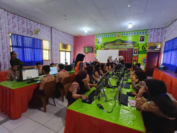MTsN 6 Kota Jambi Sukses Gelar ANBK Hari Pertama