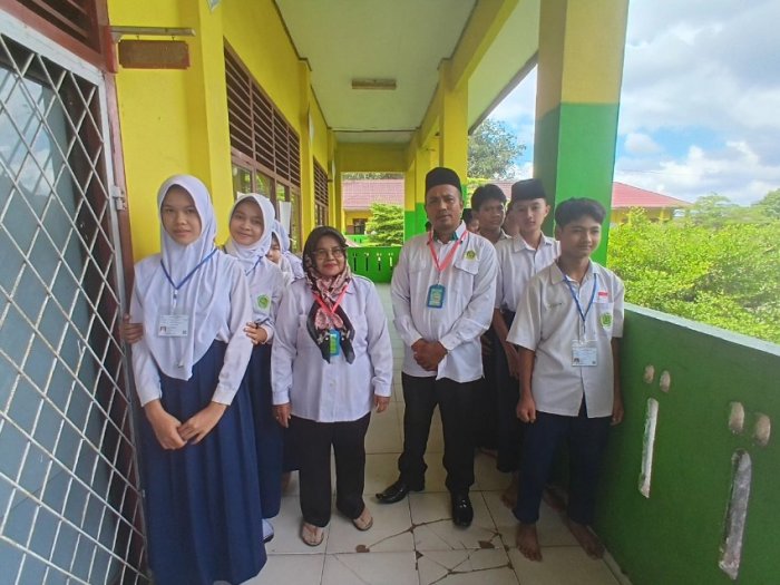 MTsN 6 Kota Jambi Gelar TKA Hari Kedua Gelombang Pertama Mapel Bahasa Indonesia, Berjalan Aman dan Tertib MTsN 6 Kota Jambi Gelar TKA Hari Kedua Gelombang Pertama Mapel Bahasa Indonesia, Berjalan Aman dan Tertib