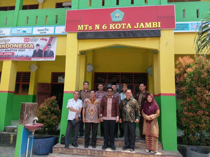 MTsN 6 Kota Jambi Gelar Pertemuan Kepala Madrasah Bahas OMI MTsN 6 Kota Jambi Gelar Pertemuan Kepala Madrasah Bahas OMI