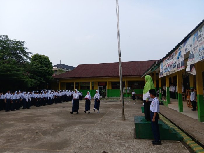 MTsN 6 Kota Jambi Gelar Upacara Bendera dengan Tema Peningkatan Empati untuk Pencegahan Korupsi MTsN 6 Kota Jambi Gelar Upacara Bendera dengan Tema Peningkatan Empati untuk Pencegahan Korupsi