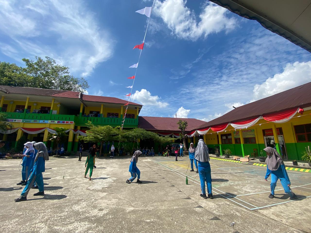 SEMARAK LOMBA KEMERDEKAAN DI SEKOLAH “MERIAH DAN BERSEMANGAT PARA SISWA MTs NEGERI 6 KOTA JAMBI IKUTI PERLOMBAAN HUT KEMERDEKAAN REPUBLIK INDONESIA†SEMARAK LOMBA KEMERDEKAAN DI SEKOLAH “MERIAH DAN BERSEMANGAT PARA SISWA MTs NEGERI 6 KOTA JAMBI IKUTI PERLOMBAAN HUT KEMERDEKAAN REPUBLIK INDONESIAâ€