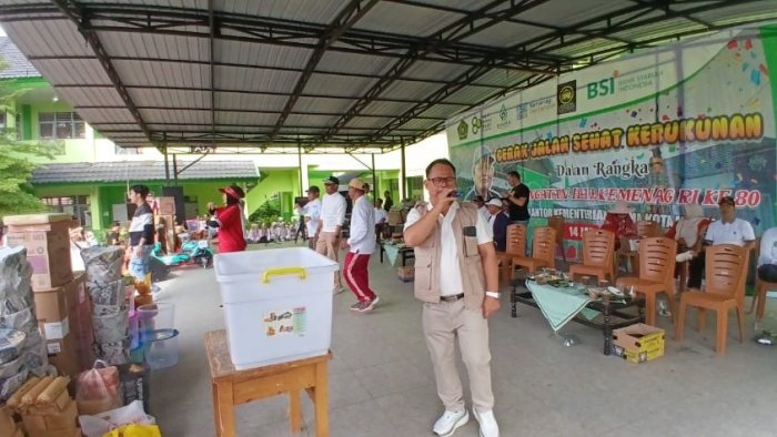 WARGA MTsN 6 KOTA JAMBI IKUTI JALAN SANTAI KERUKUNAN UMAT BERAGAMA PERINGATI HAB KE-80 DI MAN 2 KOTA JAMBI WARGA MTsN 6 KOTA JAMBI IKUTI JALAN SANTAI KERUKUNAN UMAT BERAGAMA PERINGATI HAB KE-80 DI MAN 2 KOTA JAMBI