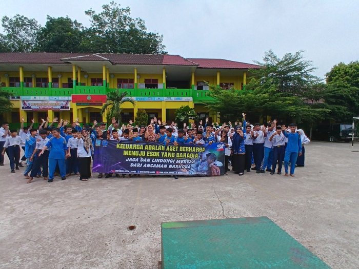 MTsN 6 Kota Jambi Gelar Sosialisasi Bahaya Narkoba MTsN 6 Kota Jambi Gelar Sosialisasi Bahaya Narkoba
