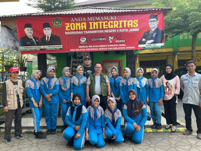 MTsN 6 Kota Jambi Lepas Kontingen PMR Madya 023 Ikuti Lomba Ketangkasan Palang Merah