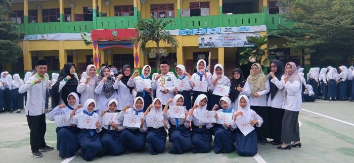 Raih Juara 3, MTsN 6 Kota Jambi Gelar Penyerahan Piala Lomba Ketangkasan Palang Merah