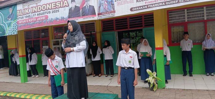 MTsN 6 Kota Jambi Gelar Upacara Rutin, Tema Melek Teknologi MTsN 6 Kota Jambi Gelar Upacara Rutin, Tema Melek Teknologi