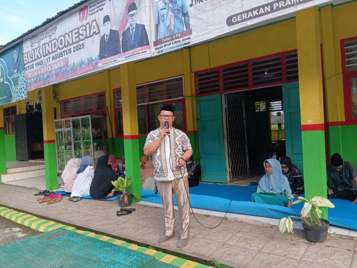 MTsN 6 Kota Jambi Gelar Rutinitas Spiritual Pagi Jumat, Kepala Madrasah Sampaikan Berbagai Arahan MTsN 6 Kota Jambi Gelar Rutinitas Spiritual Pagi Jumat, Kepala Madrasah Sampaikan Berbagai Arahan