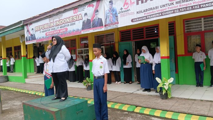 MTsN 6 Kota Jambi Gelar Upacara Bendera Senin, Ibu Syofyarlis, S.Pd. Berikan Amanat MTsN 6 Kota Jambi Gelar Upacara Bendera Senin, Ibu Syofyarlis, S.Pd. Berikan Amanat