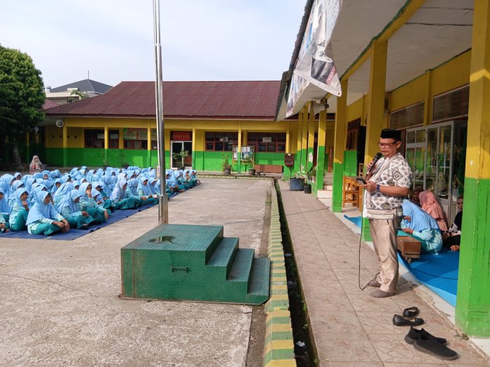 MTsN 6 Jambi Gelar Yasinan dan Kultum Rutin, Kepala Sekolah Beri Motivasi MTsN 6 Jambi Gelar Yasinan dan Kultum Rutin, Kepala Sekolah Beri Motivasi