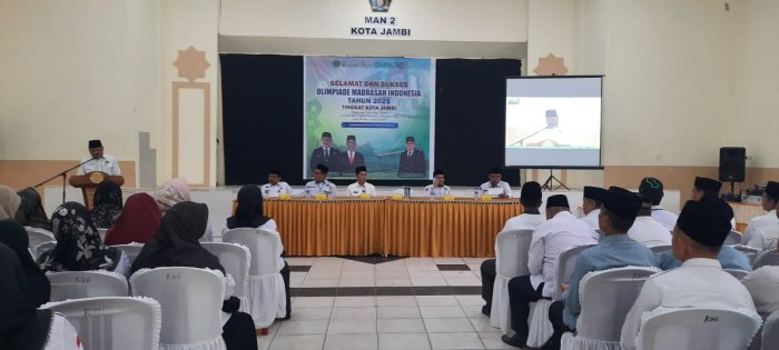Kepala MTsN 6 Kota Jambi Hadiri Pembukaan OMI ( Olimpiade Madrasah Indonesia ) Kepala MTsN 6 Kota Jambi Hadiri Pembukaan OMI ( Olimpiade Madrasah Indonesia )