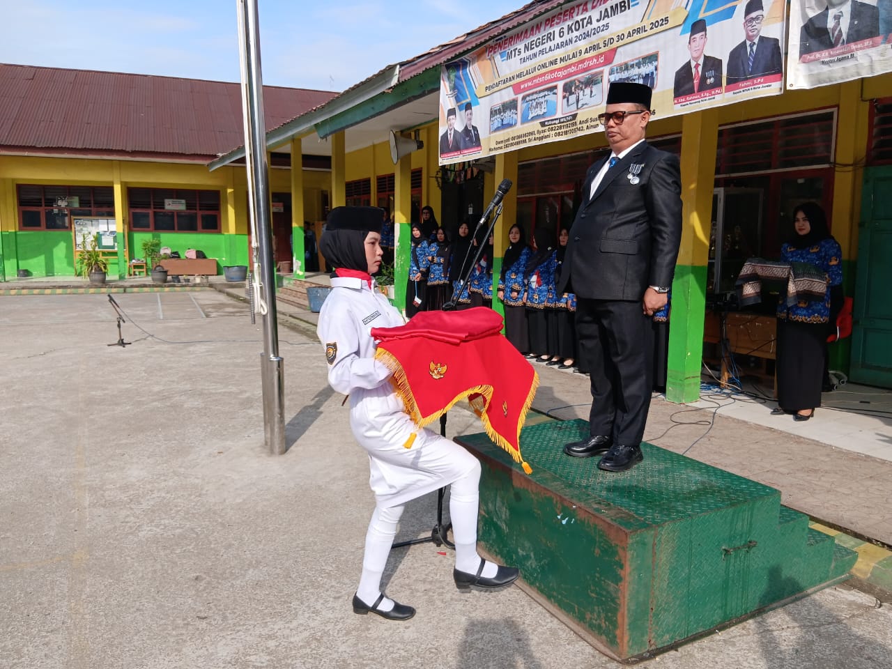 Perayaan HUT RI ke-80 di MTsN 6 Jambi: Wujud Kebangsaan untuk Indonesia Maju Perayaan HUT RI ke-80 di MTsN 6 Jambi: Wujud Kebangsaan untuk Indonesia Maju