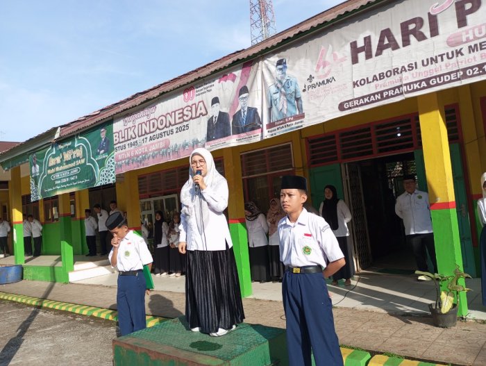 MTsN Gelar Upacara Rutin Senin, Ibu Asih Sumarni Ingatkan Pentingnya Hardiknas dan Akhlak dalam Pendidikan MTsN Gelar Upacara Rutin Senin, Ibu Asih Sumarni Ingatkan Pentingnya Hardiknas dan Akhlak dalam Pendidikan