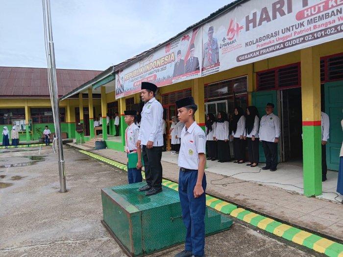 MTsN 6 Kota Jambi Gelar Upacara Senin, Bapak Solihan Beri Amanat Tentang Bahasa yang Baik MTsN 6 Kota Jambi Gelar Upacara Senin, Bapak Solihan Beri Amanat Tentang Bahasa yang Baik
