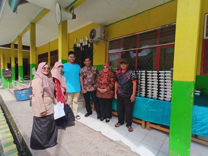 MTsN 6 Kota Jambi Sukses Gelar Hari Kedua Program MBG: Makan Siang Bergizi dengan Menu Beragam dan Lezat MTsN 6 Kota Jambi Sukses Gelar Hari Kedua Program MBG: Makan Siang Bergizi dengan Menu Beragam dan Lezat