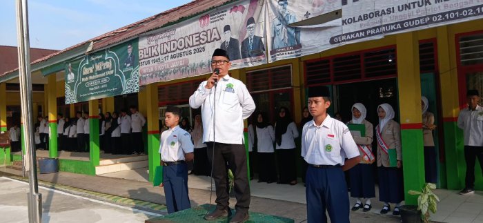 MTsN 6 KOTA JAMBI GELAR UPACARA BENDERA SENIN, SAMBUT SISWA BARU DAN LAMA SERTA PERKENALKAN PROGRAM MATAMUDA