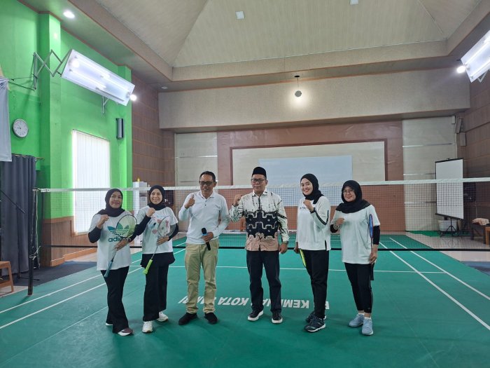 MTsNegeri 6 Kota Jambi Raih Juara 2 Lomba Bulu Tangkis Ganda Putri dalam Hari Amal Bakti Kementerian Agama 2025 MTsNegeri 6 Kota Jambi Raih Juara 2 Lomba Bulu Tangkis Ganda Putri dalam Hari Amal Bakti Kementerian Agama 2025