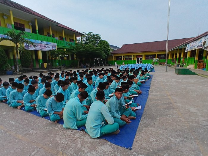MTsN 6 Jambi Gelar Yasinan Pagi Jumat, Perkuat Karakter Religius Siswa MTsN 6 Jambi Gelar Yasinan Pagi Jumat, Perkuat Karakter Religius Siswa