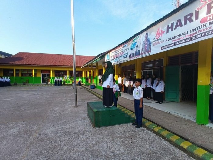 MTsN 6 Kota Jambi Gelar Upacara Bendera, Pembina Sampaikan Duka dan Amanat Penting MTsN 6 Kota Jambi Gelar Upacara Bendera, Pembina Sampaikan Duka dan Amanat Penting