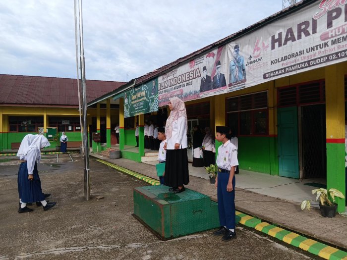 MTsN 6 Kota Jambi Gelar Upacara Bendera Hari Senin, Ibu Eni Gustini, S.Pd Ingatkan Pentingnya smangat Belajar MTsN 6 Kota Jambi Gelar Upacara Bendera Hari Senin, Ibu Eni Gustini, S.Pd Ingatkan Pentingnya smangat Belajar