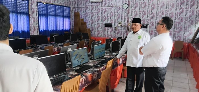 Kepala Kemenag Kota Jambi Tinjau Persiapan TKA di MTsN 6 Kota Jambi, Apresiasi Keberhasilan Simulasi Sebelumnya Kepala Kemenag Kota Jambi Tinjau Persiapan TKA di MTsN 6 Kota Jambi, Apresiasi Keberhasilan Simulasi Sebelumnya