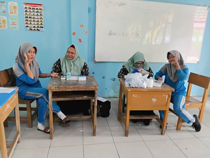 MTsN 6 Kota Jambi Sambut Tim Kesehatan Puskesmas Jambi Timur, Siswa Jalani Pemeriksaan HB MTsN 6 Kota Jambi Sambut Tim Kesehatan Puskesmas Jambi Timur, Siswa Jalani Pemeriksaan HB
