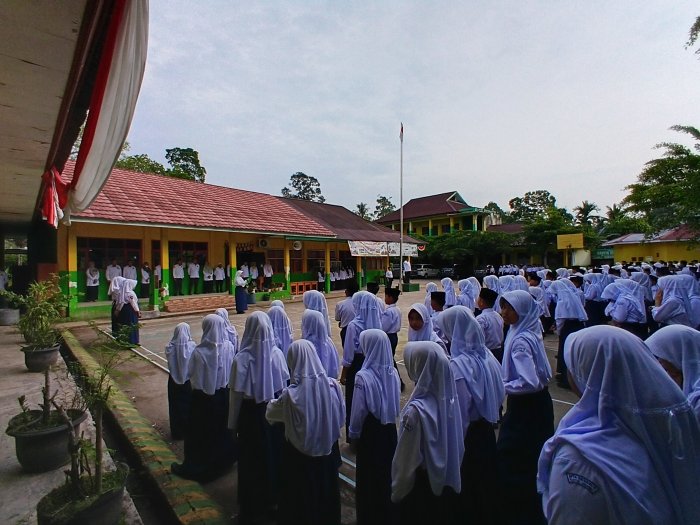 MTsN 6 Kota Jambi Gelar Upacara Bendera Rutin, Waka Humas Beri Amanat MTsN 6 Kota Jambi Gelar Upacara Bendera Rutin, Waka Humas Beri Amanat